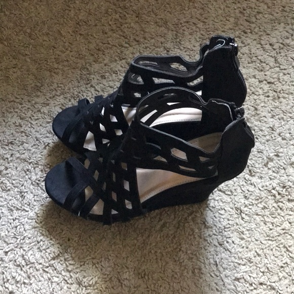 Wedge Heels - Picture 3 of 4